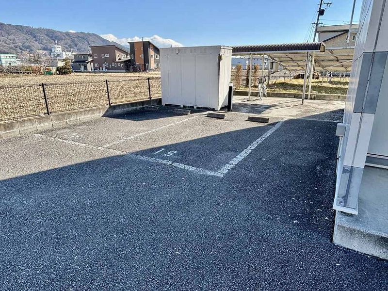 レオパレスメゾン伊東Ｃ 駐車場