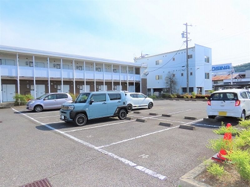 レオパレスサンクレスト 駐車場
