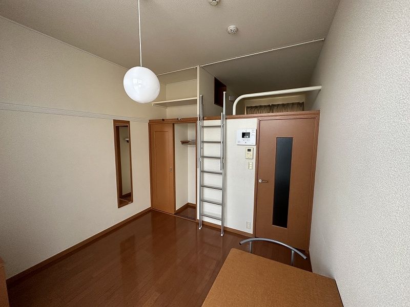 レオパレスイチサト 寝室