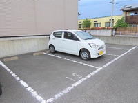 レオパレス小桜 駐車場