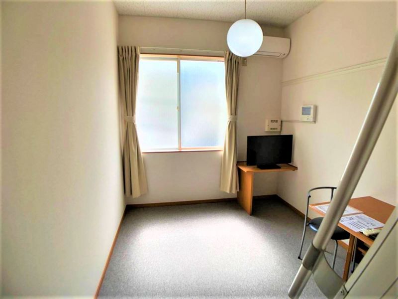 レオパレスアリーナ 居間
