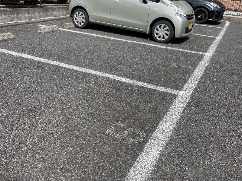 レオパレスマルベリーランチＤ 駐車場