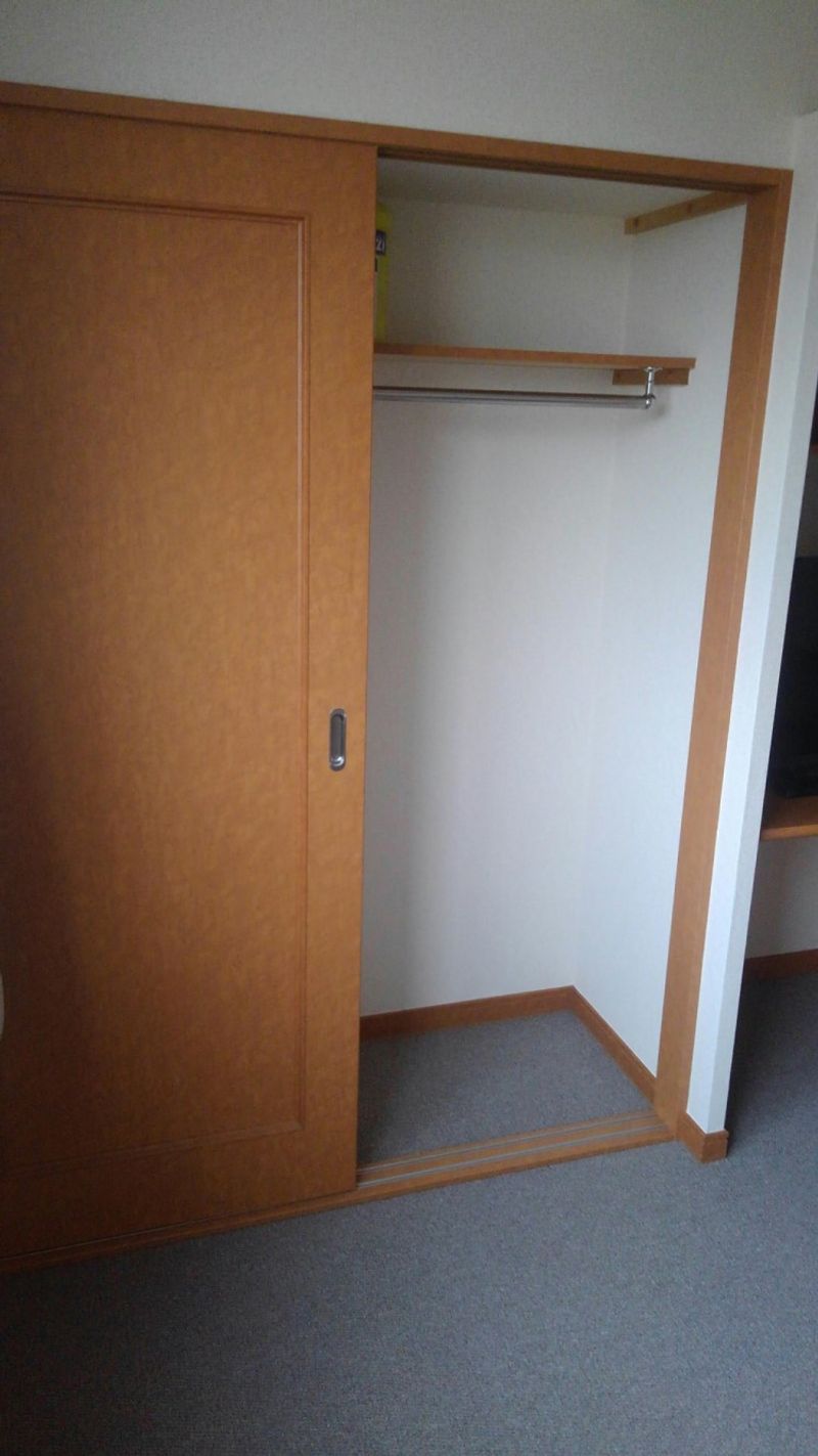 レオパレスレザン 収納