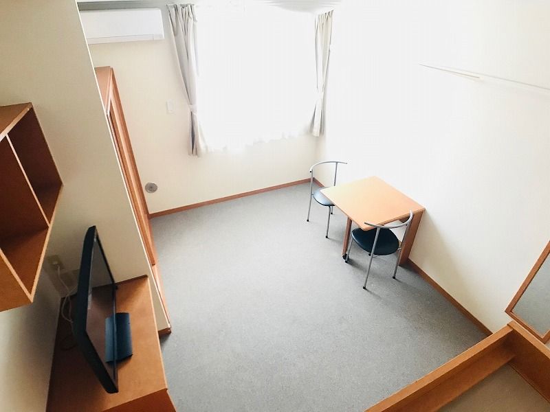 レオパレスウッドベルⅠ 居間
