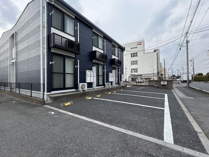 レオパレスフリーダ 駐車場