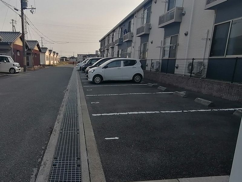 レオネクストグランデ　ヤマト 駐車場