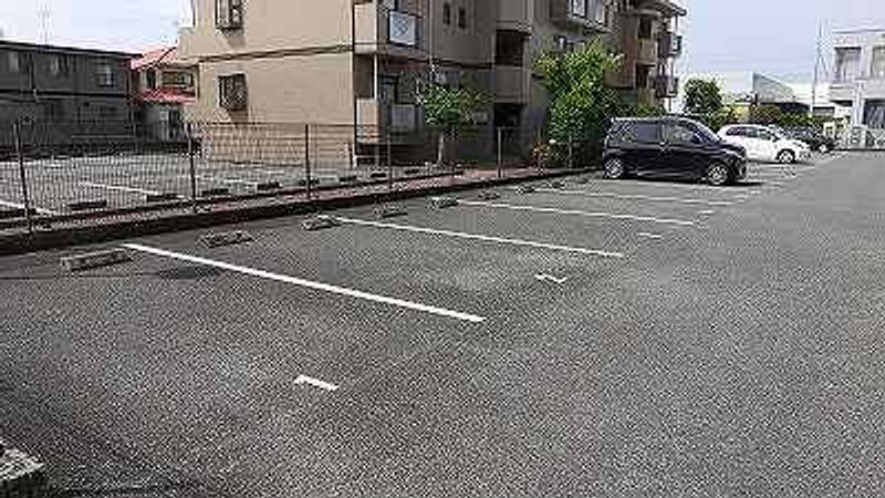 レオパレスメルベーユ 駐車場