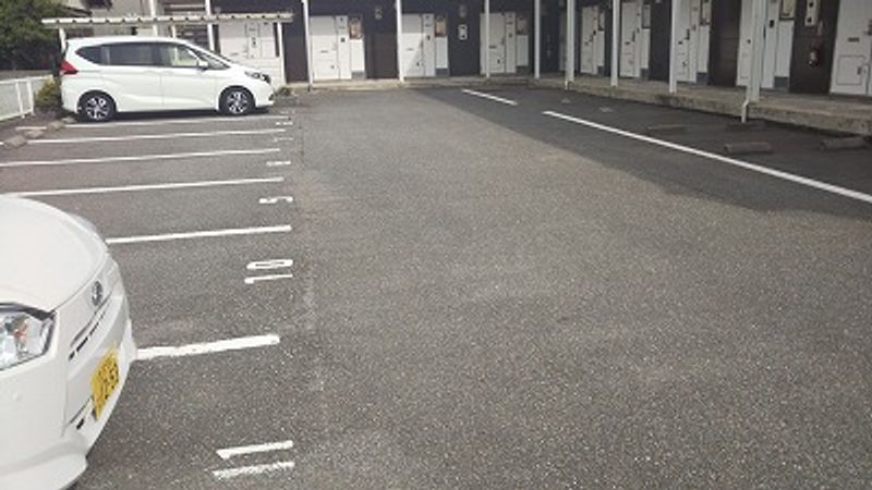 レオパレスＣｉｅｌ　金沢 駐車場