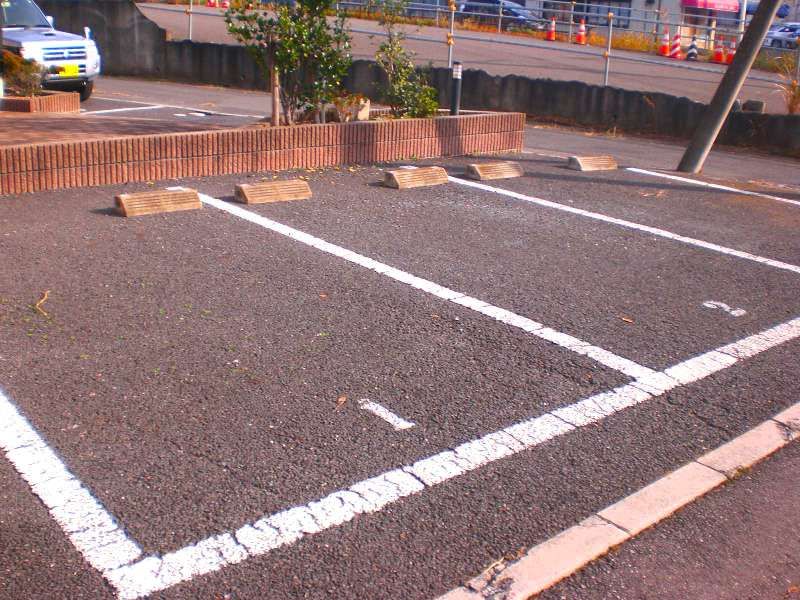 レオパレスふじしろ 駐車場