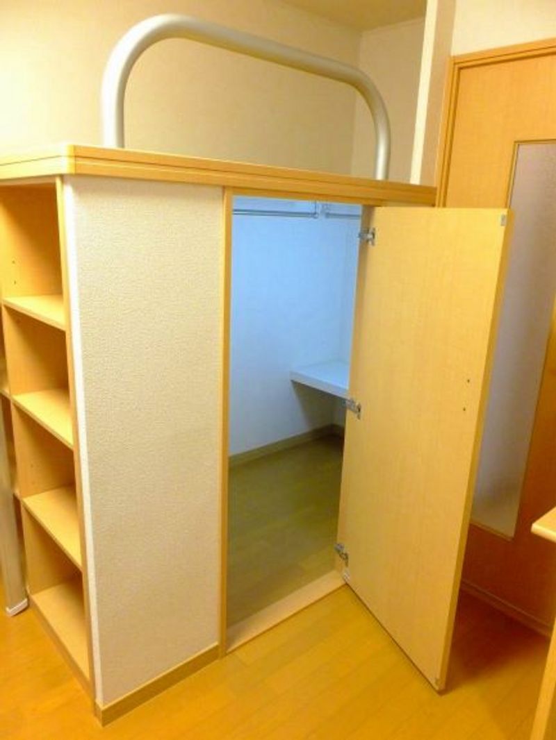 レオパレスフォレスト小倉 収納