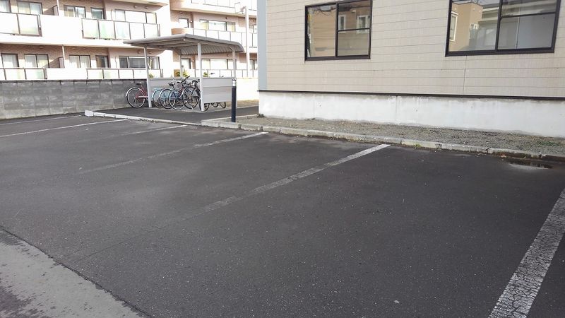 レオパレス宮の沢駅前 駐車場