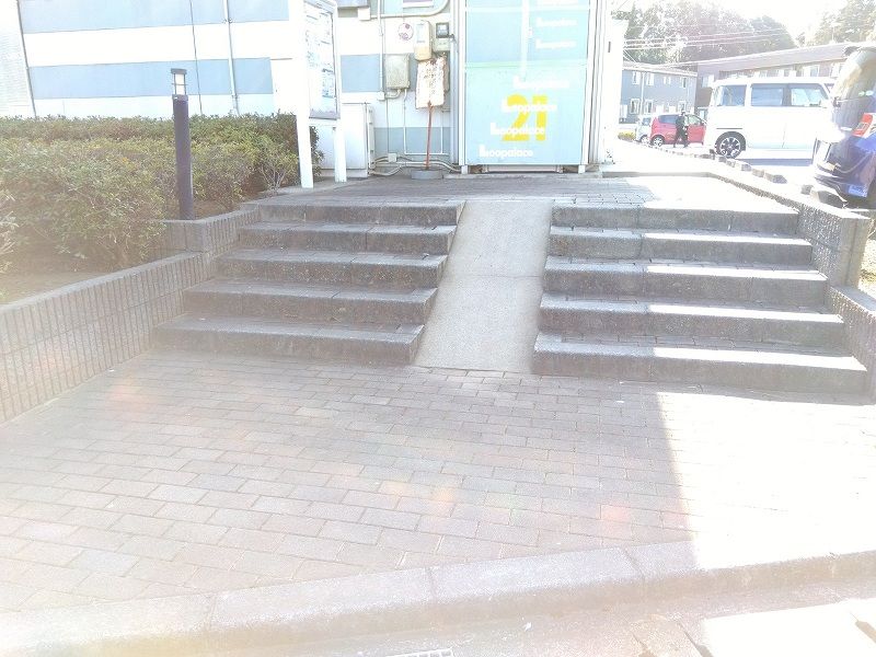 レオパレスコゥジィーＢ エントランス