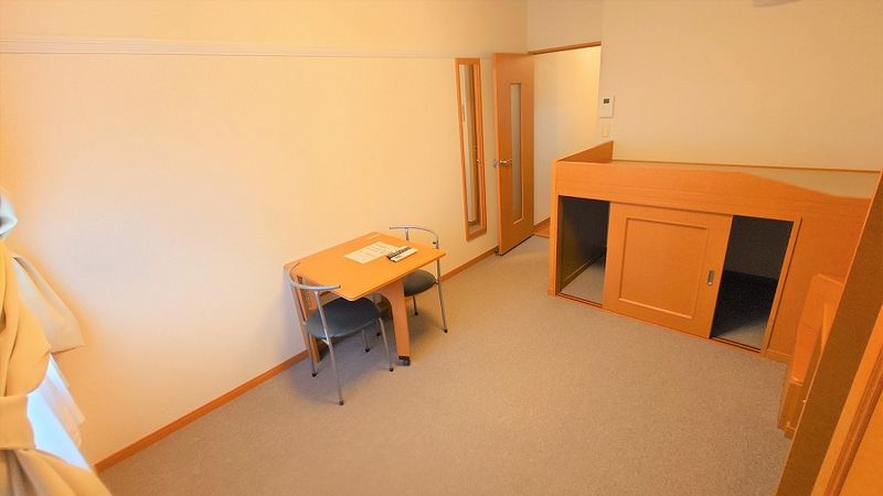 レオパレス梨の木 居間