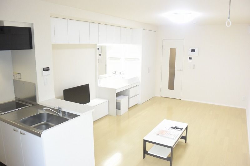 レオネクスト多田新田 居間