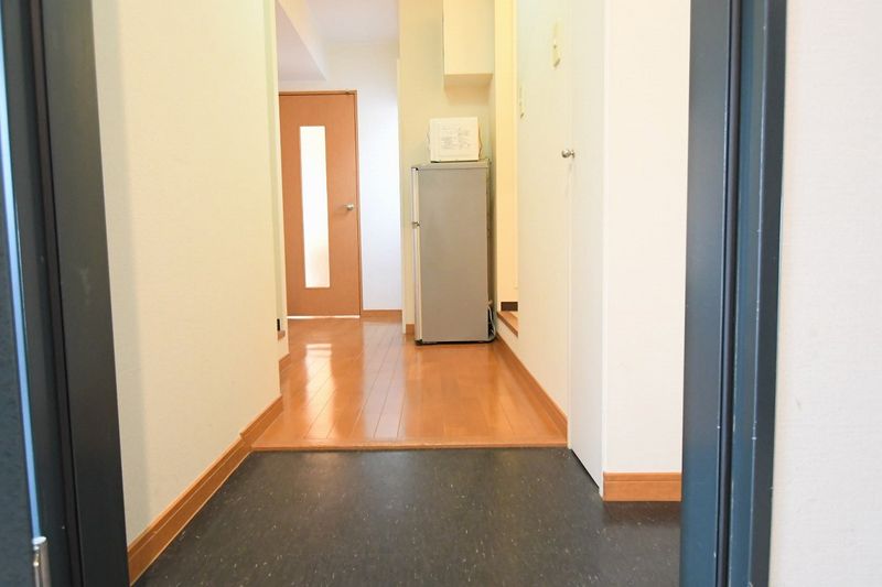 レオパレスＦｌａｔ新栄 玄関