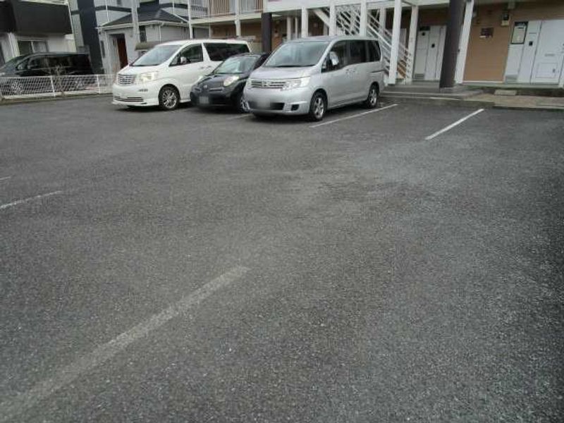 レオパレス妻田北Ｂ 駐車場
