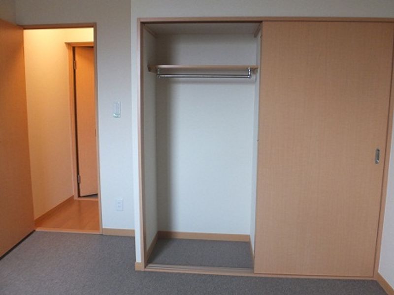 レオパレスタウンビュー飛田Ⅱ 収納