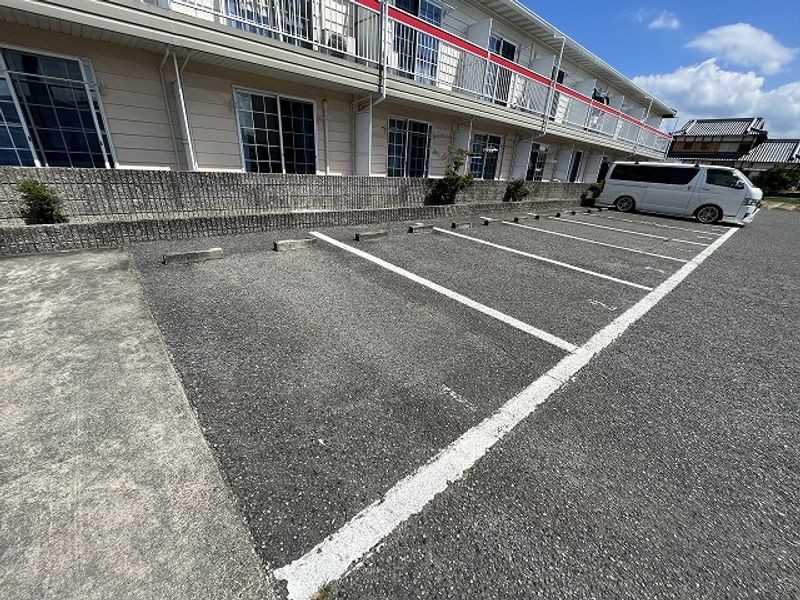 レオパレスＳｏｕｔｈ　Ｆｏｒｅｓｔ 駐車場