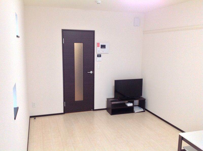 クレイノジュネス南栗原 居間