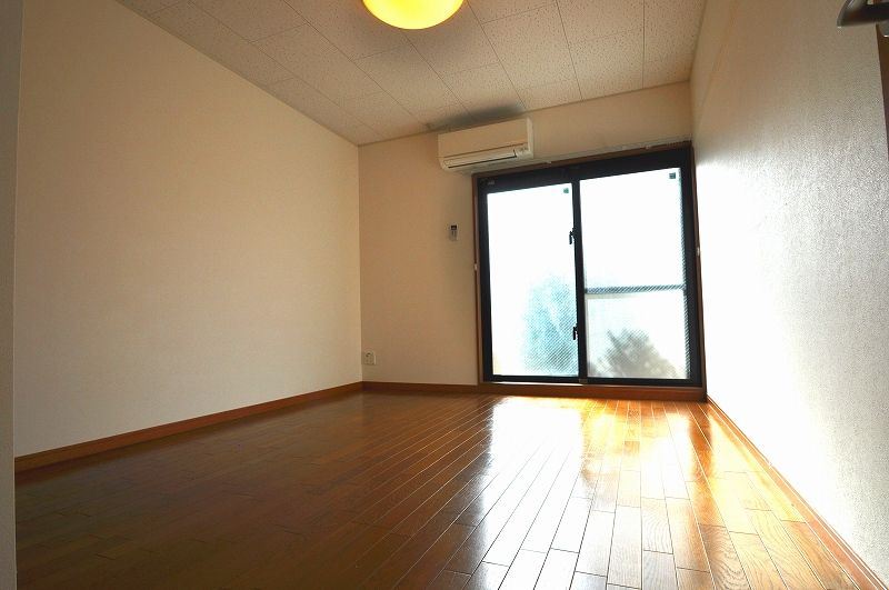 レオパレス美里 居間
