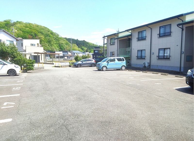 レオパレスオアシス 駐車場