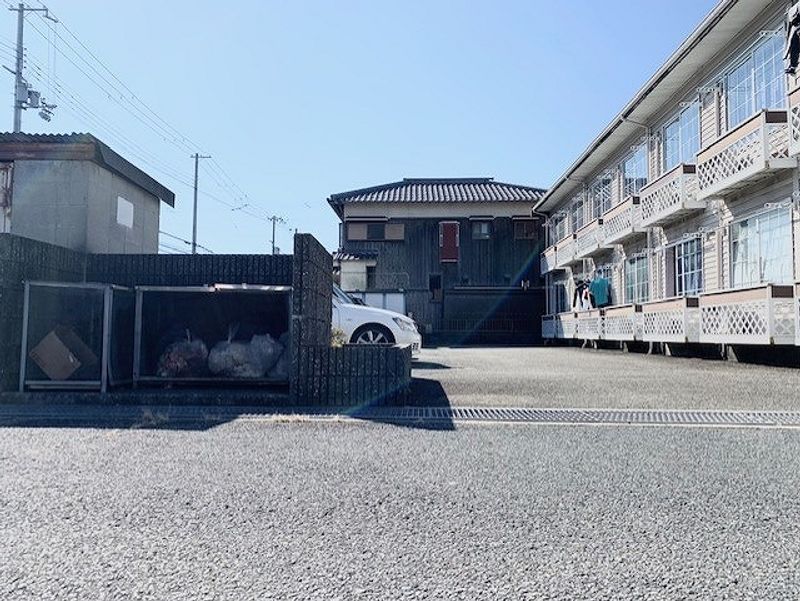レオパレス南条 駐車場