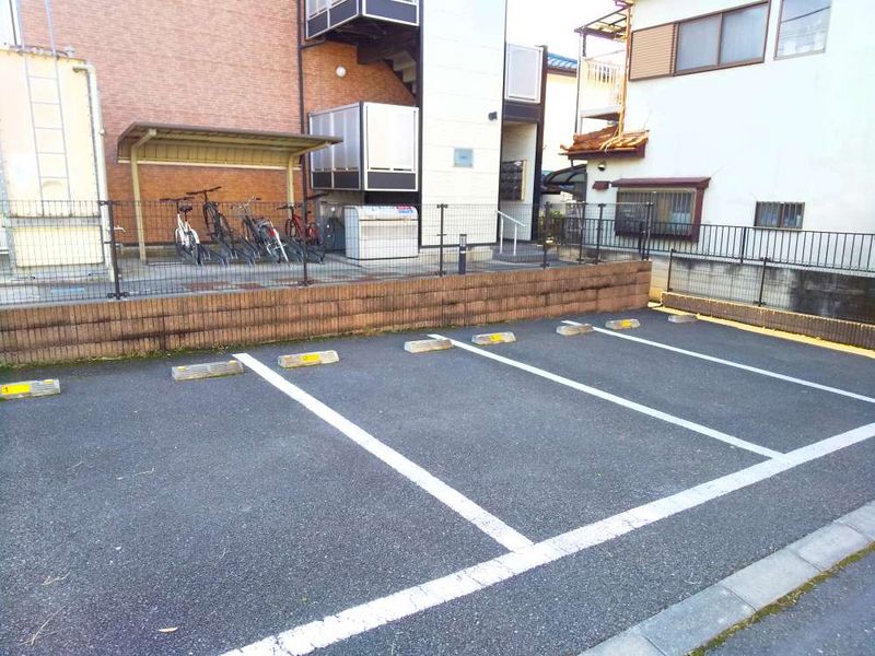 レオパレスひすい 駐車場