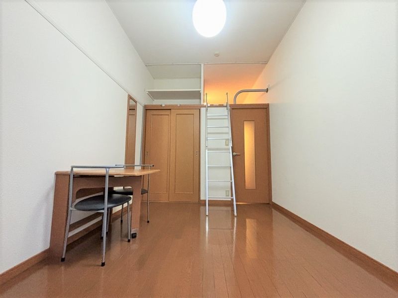 レオパレスバーディーⅤ 居間