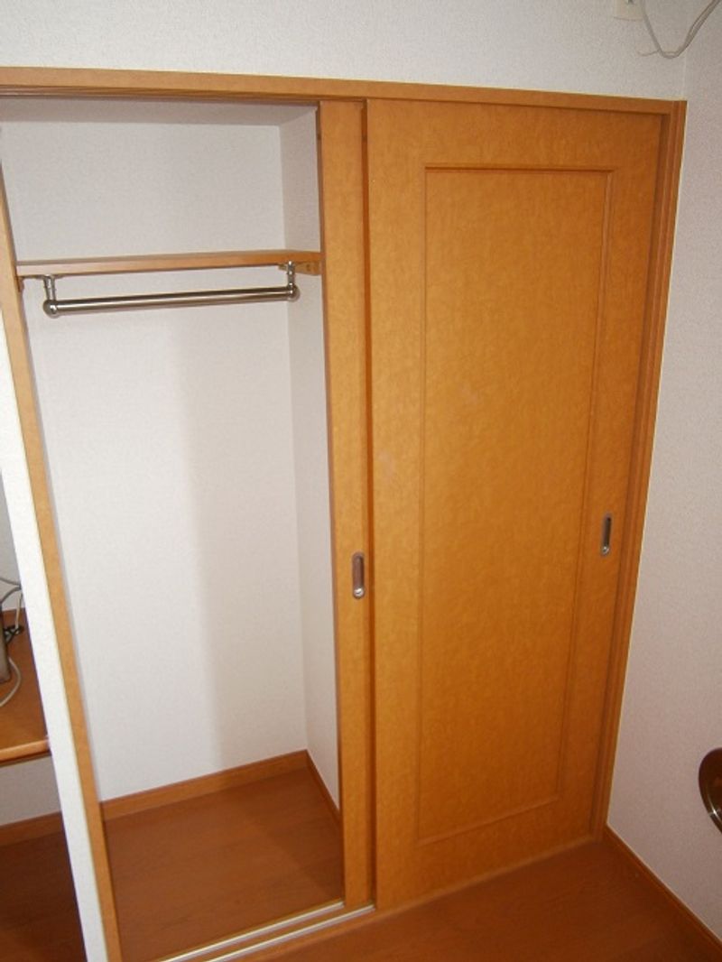 レオパレスフィオローナ 収納