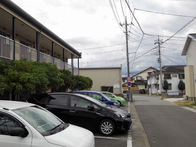 レオパレス魁 駐車場