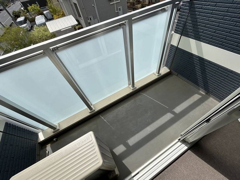 LEONEXT Rail Link Ban công