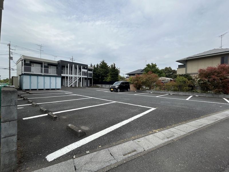 レオパレスアプリーレ 駐車場