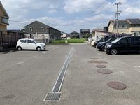 レオパレスカワミナミ 駐車場