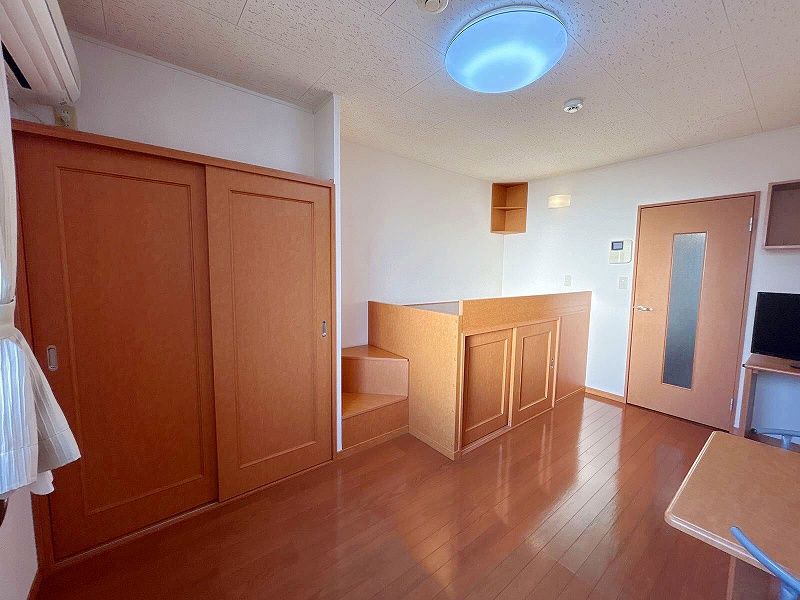 レオパレスもみじ山 居間