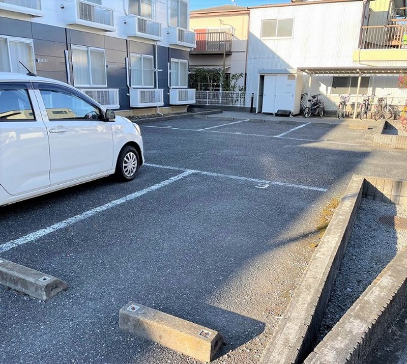 レオパレスゴールド 駐車場