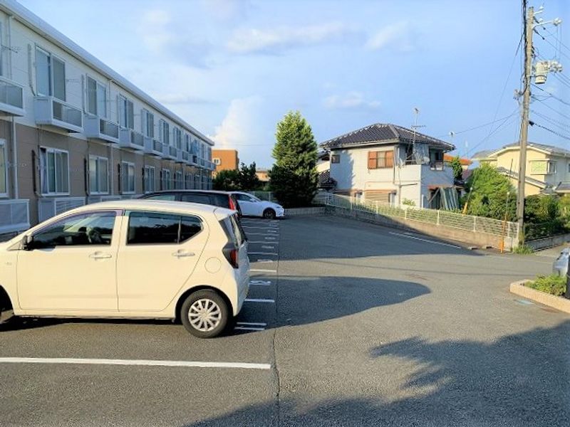 レオパレスＧ 駐車場