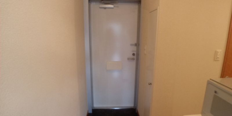 レオパレス稲荷町 玄関