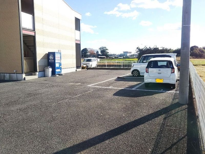 レオパレスサンシャイン 駐車場