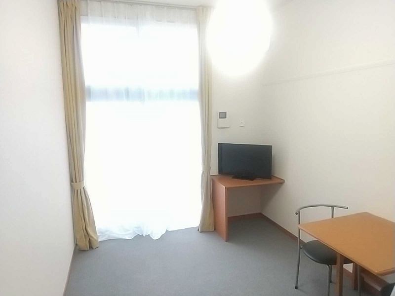 レオパレスアルシオネ 居間