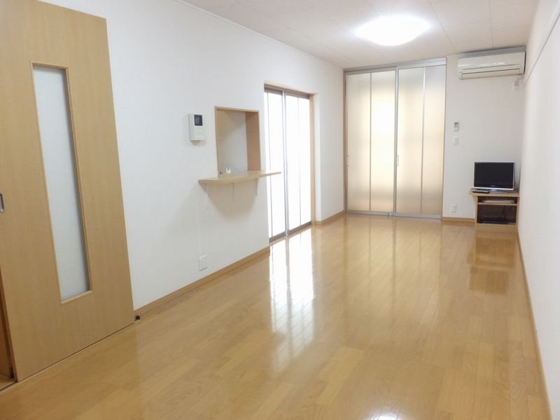 レオパレスアザミ 居間
