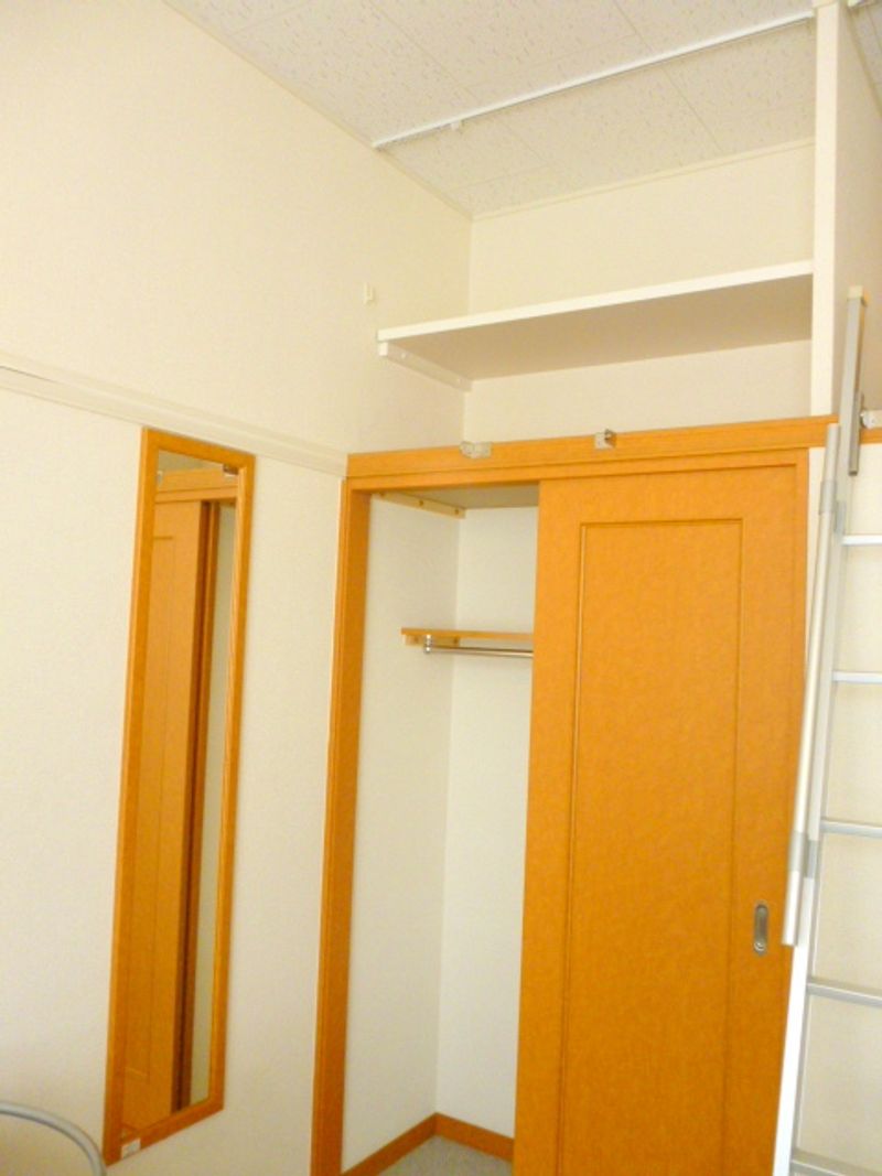 レオパレスプレミール稲毛 収納
