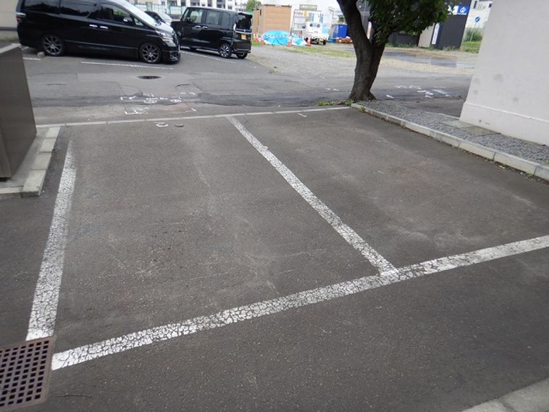 レオパレスハビビ 駐車場