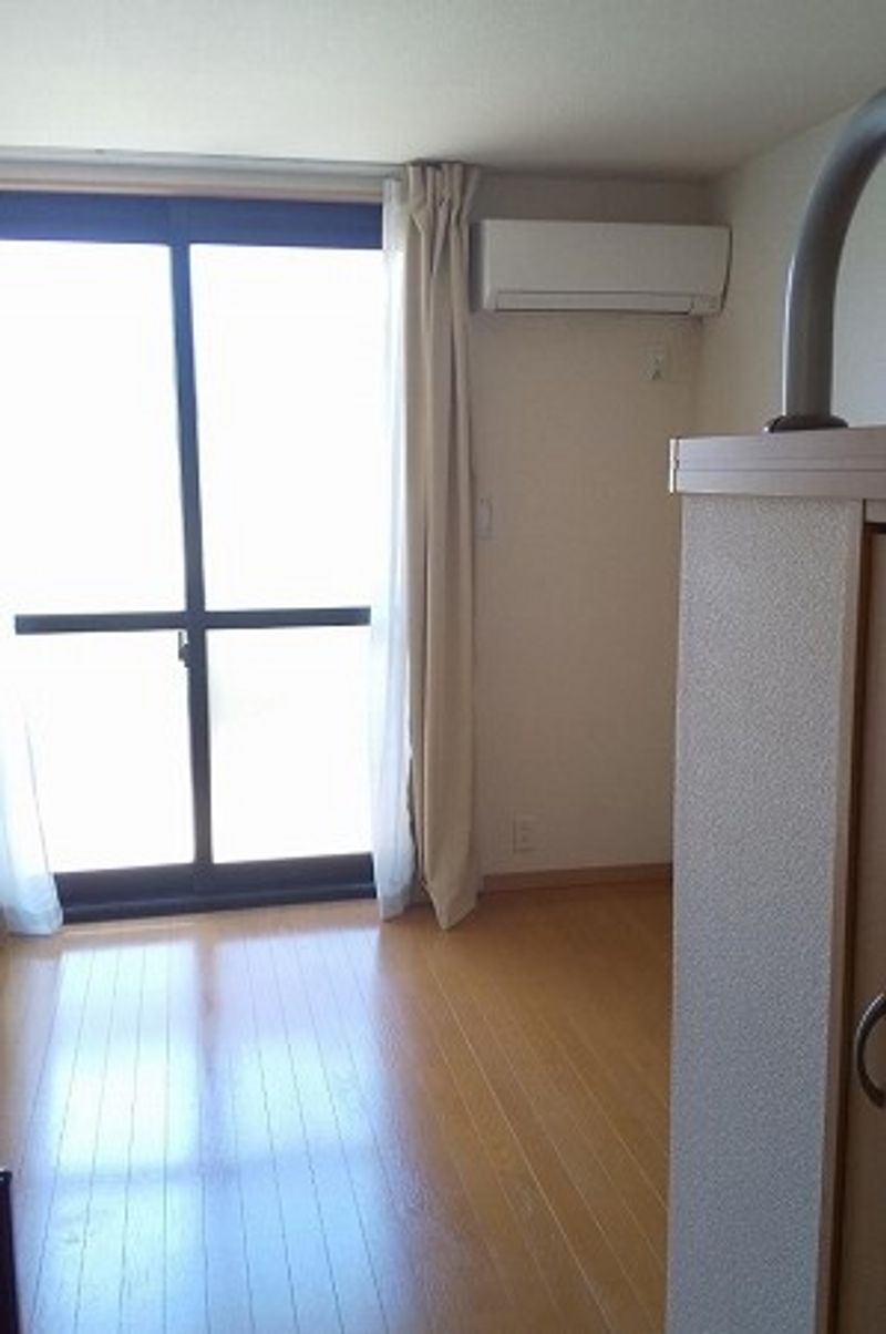 レオパレスグリーンハイム南 居間