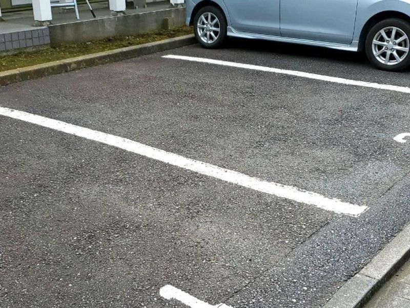 レオパレスセレーヌ 駐車場