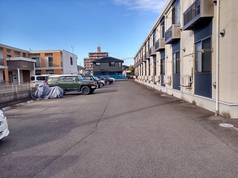レオネクストフローラ南館 駐車場