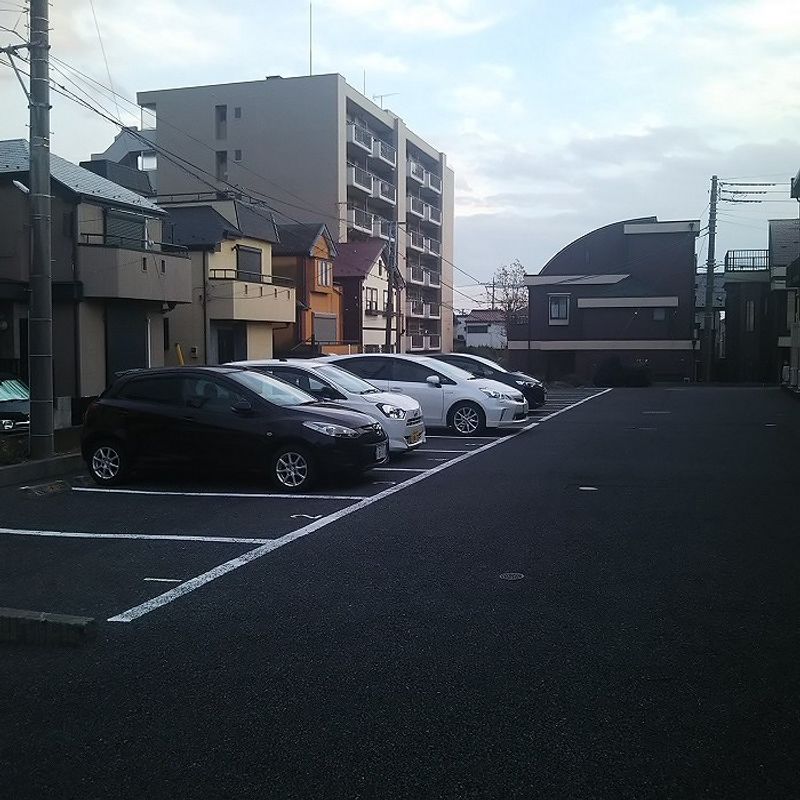 レオパレスマグノーリア 駐車場