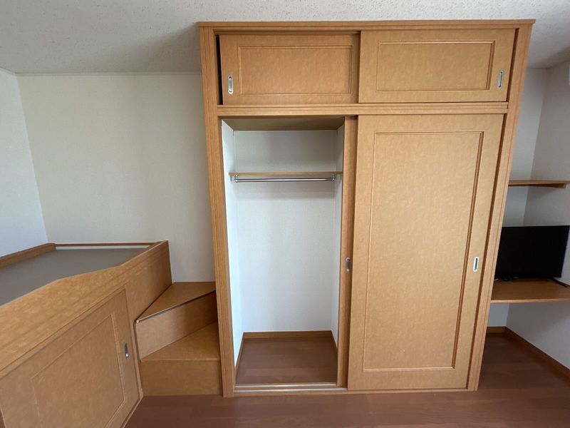 レオパレスリバーサイド 収納