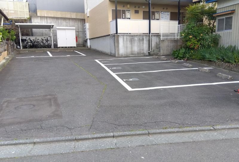 レオパレス柏崎 駐車場
