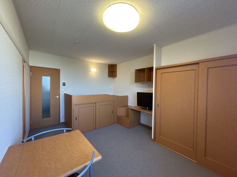 レオパレスルミエール 居間