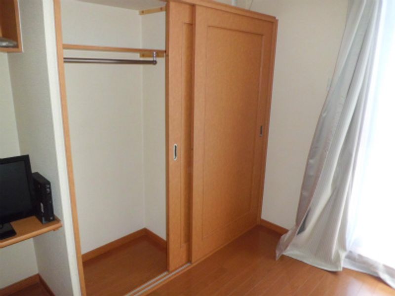 レオパレスパーク森山 収納